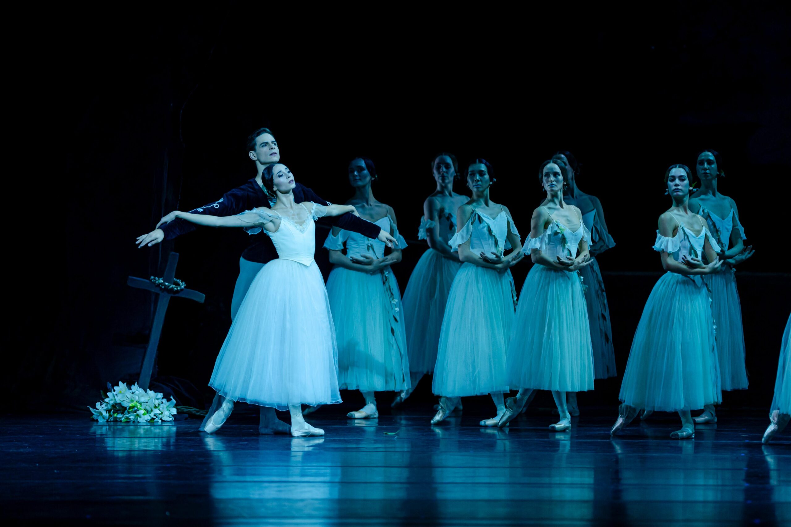 Peter Wright’s Giselle, Photo by Sergi Panizo, Bayerisches Staatsballett, with jakobfeyferlik